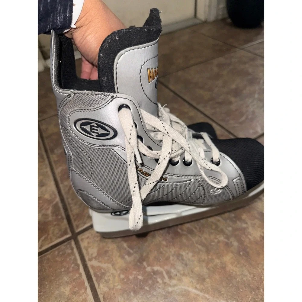Easton Magnum Ice Hockey Skates Bladz Magnum Silver Kids Size 4